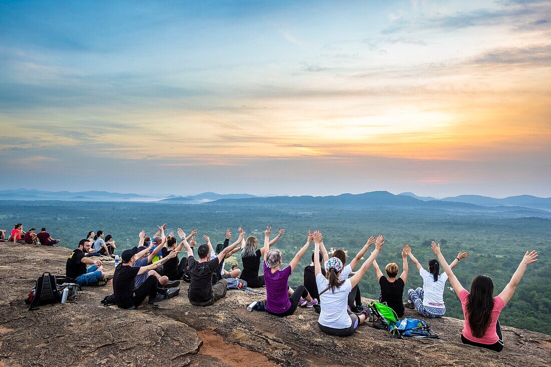 Sri Lanka, Zentralprovinz, Sigiriya, Sonnenaufgang vom Pidurangala-Felsen