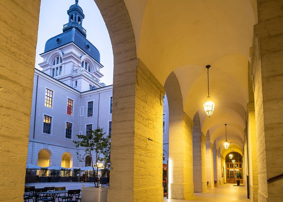 France, Rhone, Lyon, la Presqu'île, historic centre classified as a UNESCO World Heritage site, Grand Hotel-Dieu, Saint-Martin courtyard