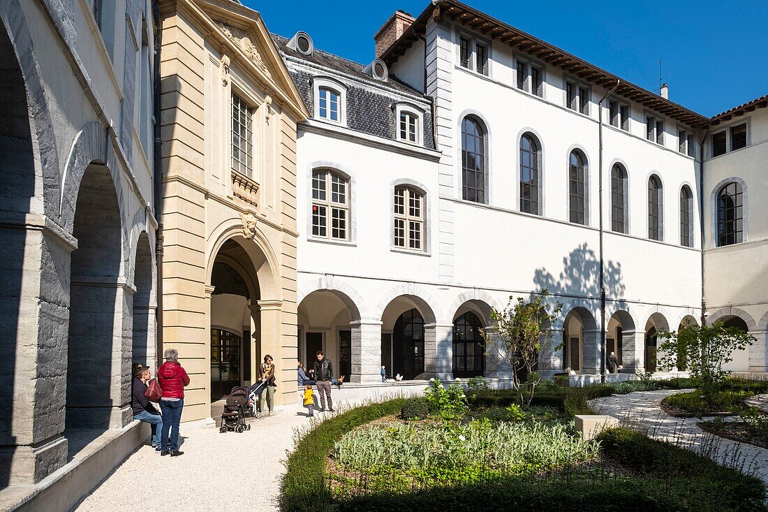 France, Rhone, Lyon, la Presqu'île, historic centre classified as a UNESCO World Heritage site, Grand Hotel-Dieu, the cloister