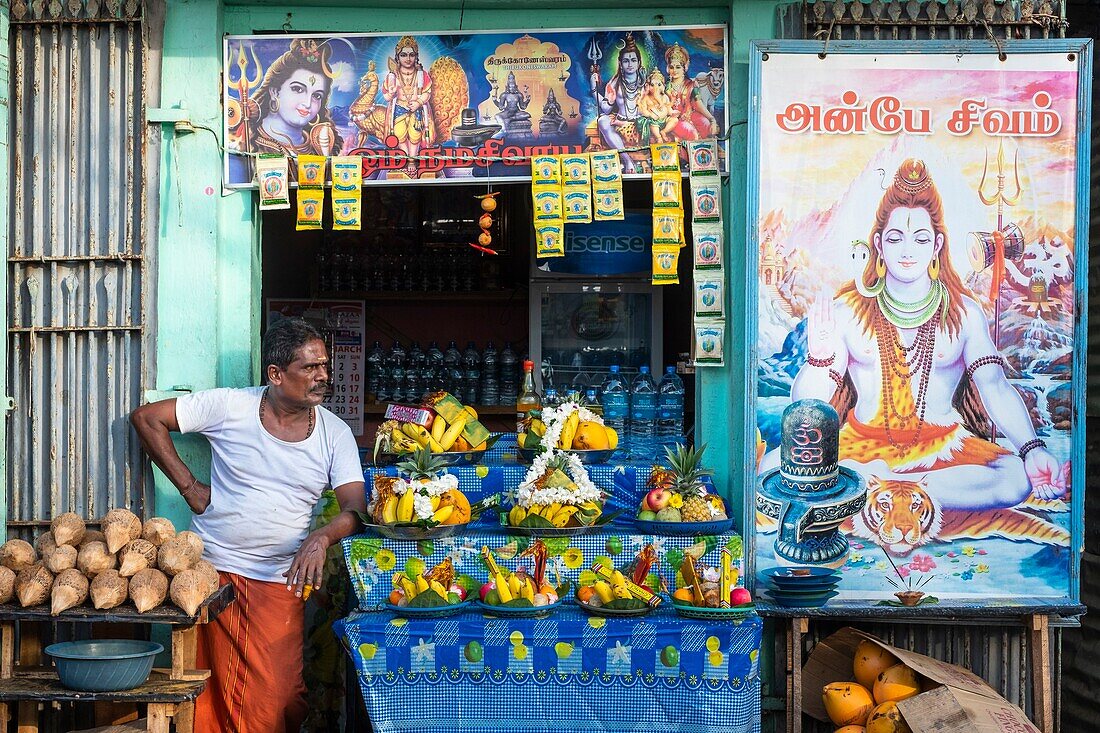 Sri Lanka, Eastern province, Trincomalee (or Trinquemalay), Koneswaram Hindu temple constructed atop Swami Rock promontory