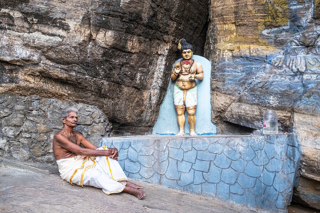 Sri Lanka, Eastern province, Trincomalee (or Trinquemalay), Koneswaram Hindu temple constructed atop Swami Rock promontory