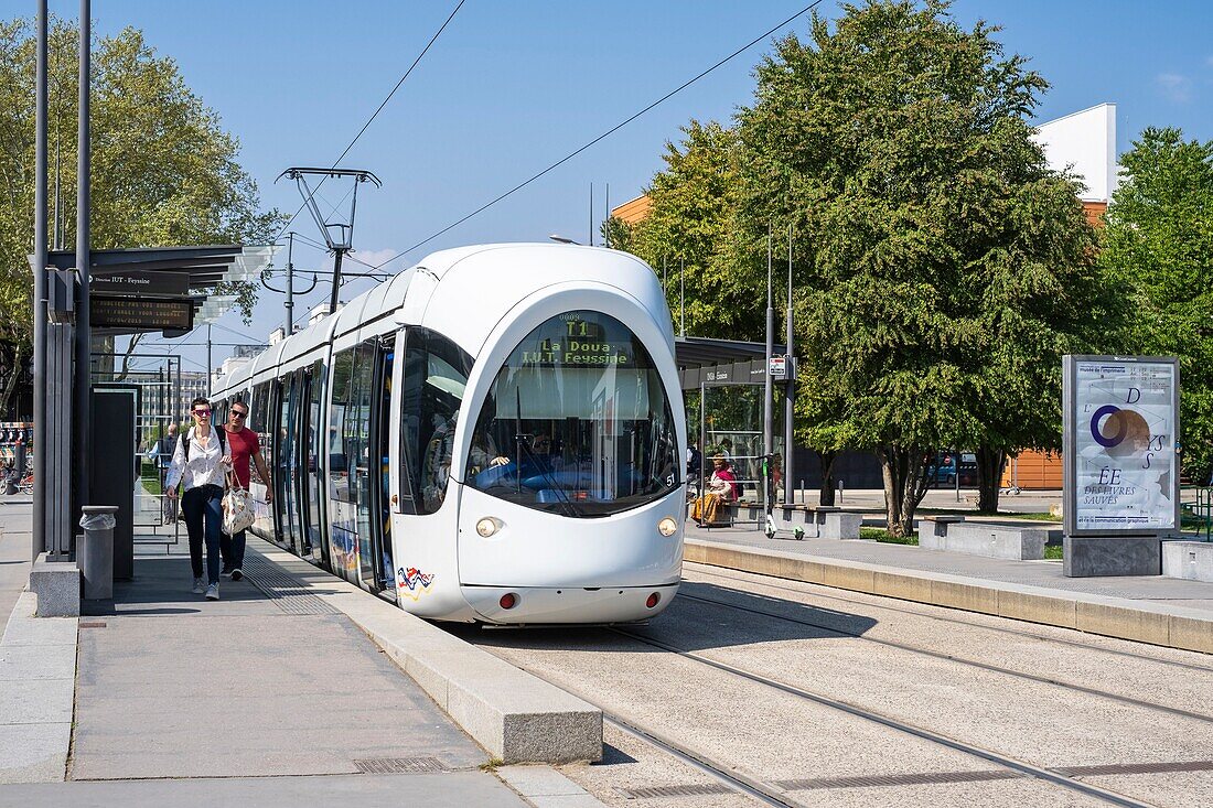 Frankreich, Rhone, Villeurbanne, La Doua Campus, die Straßenbahn