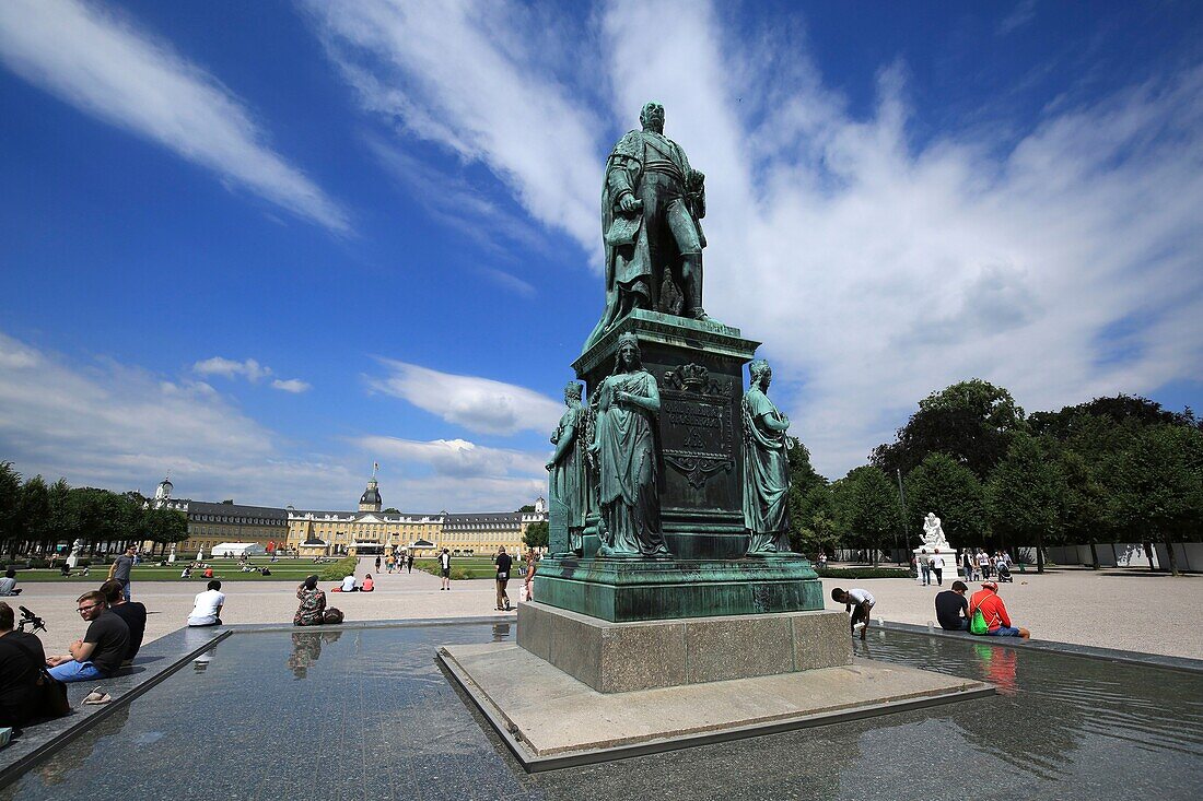 Germany, Baden Wurttemberg, Karlsruhe, the Schlossplatz and the statue of Charles Frederick and in the background the Karlsruhe castle