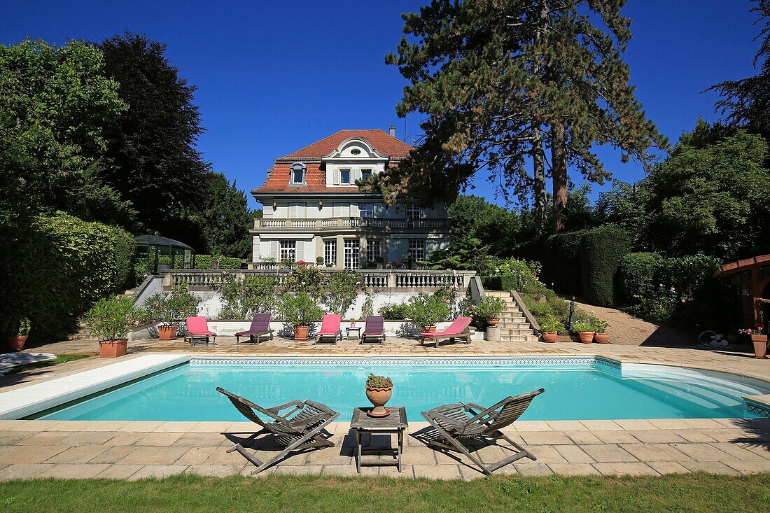 France, Haut Rhin, Mulhouse, Architectural style house typical of the Rebberg hill on the heights of Mulhouse