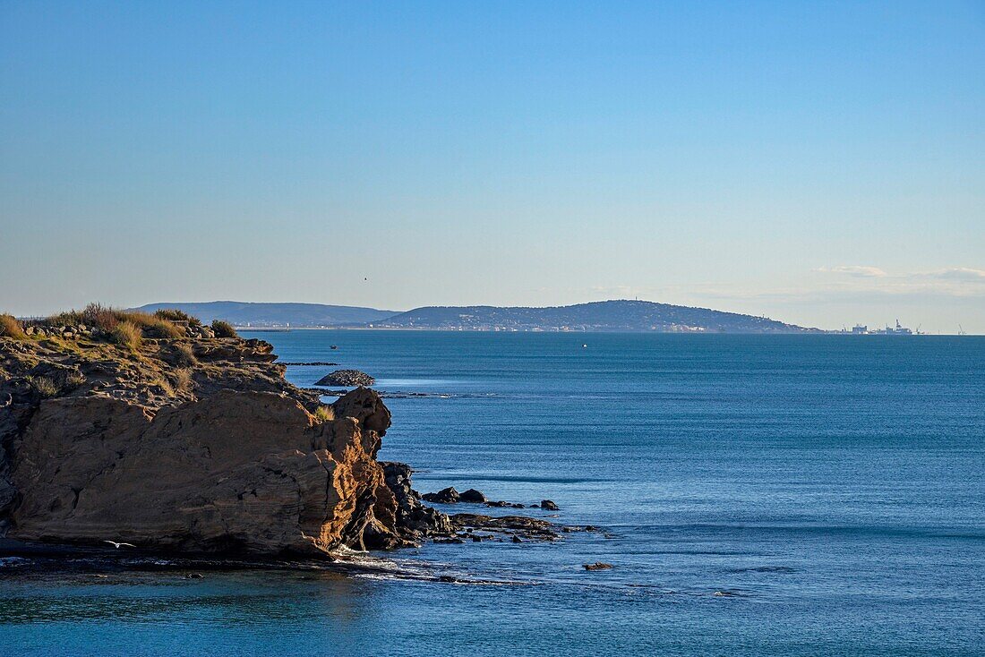 Frankreich, Herault, Agde, Kap von Agde mit Sete im Hintergrund