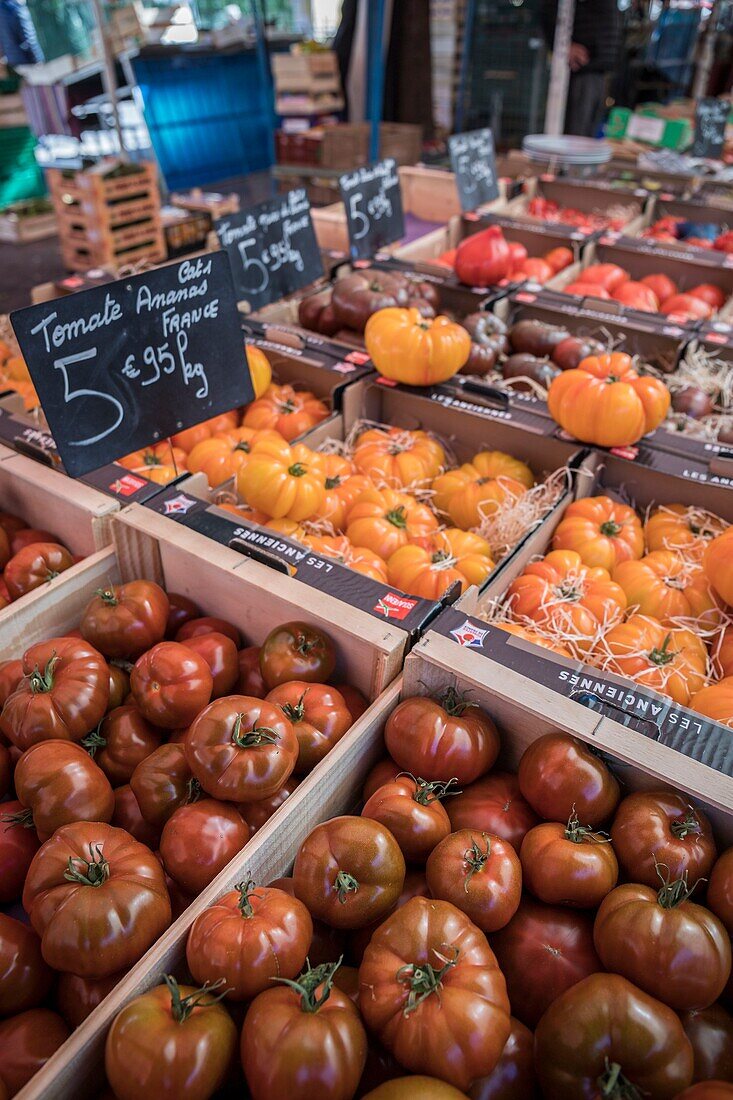 Frankreich, Alpes Maritimes, Nizza, von der UNESCO zum Weltkulturerbe erklärt, Altstadt von Nizza, Cours Saleya Markt, Tomatenstand