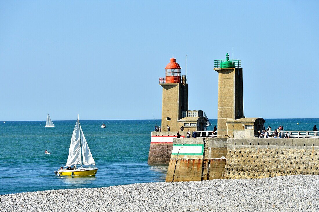 France, Seine Maritime, Pays de Caux, Cote d'Albatre (Alabaster Coast), Fecamp, lighthouse at the entrance of the harbour