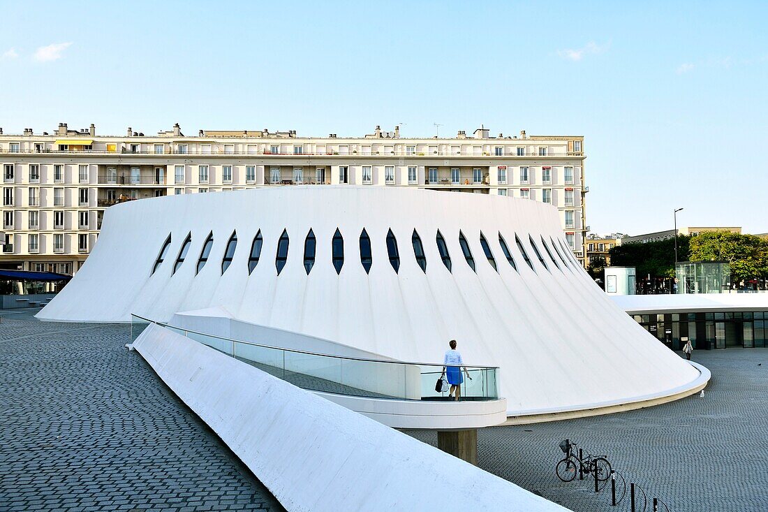 Frankreich, Seine Maritime, Le Havre, von Auguste Perret wiederaufgebaute Stadt, von der UNESCO zum Weltkulturerbe erklärt, Raum Niemeyer, Kleiner Vulkan, entworfen von Oscar Niemeyer, Bibliothek