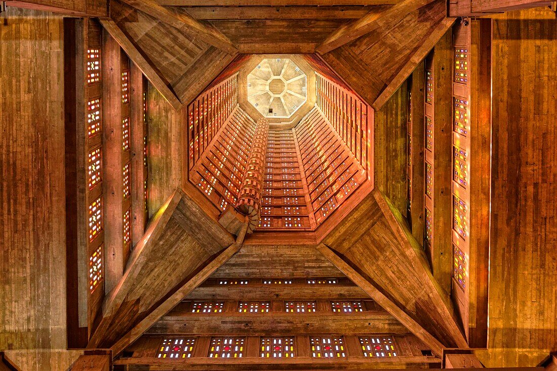 Frankreich, Seine Maritime, Le Havre, von Auguste Perret wiederaufgebaute Stadt, von der UNESCO zum Weltkulturerbe erklärt, Kirche Saint Joseph von Auguste Perret aus Beton entworfen und 1957 eingeweiht