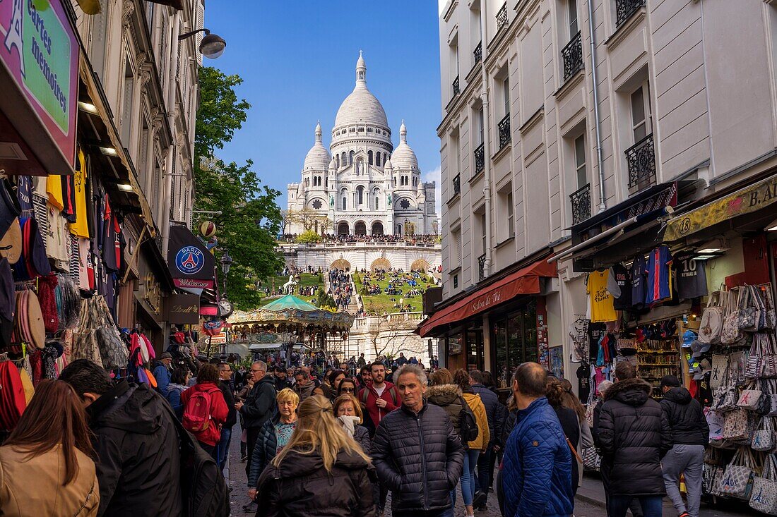 France, Paris, Montmartre hill, Sacre Coeur Basilica