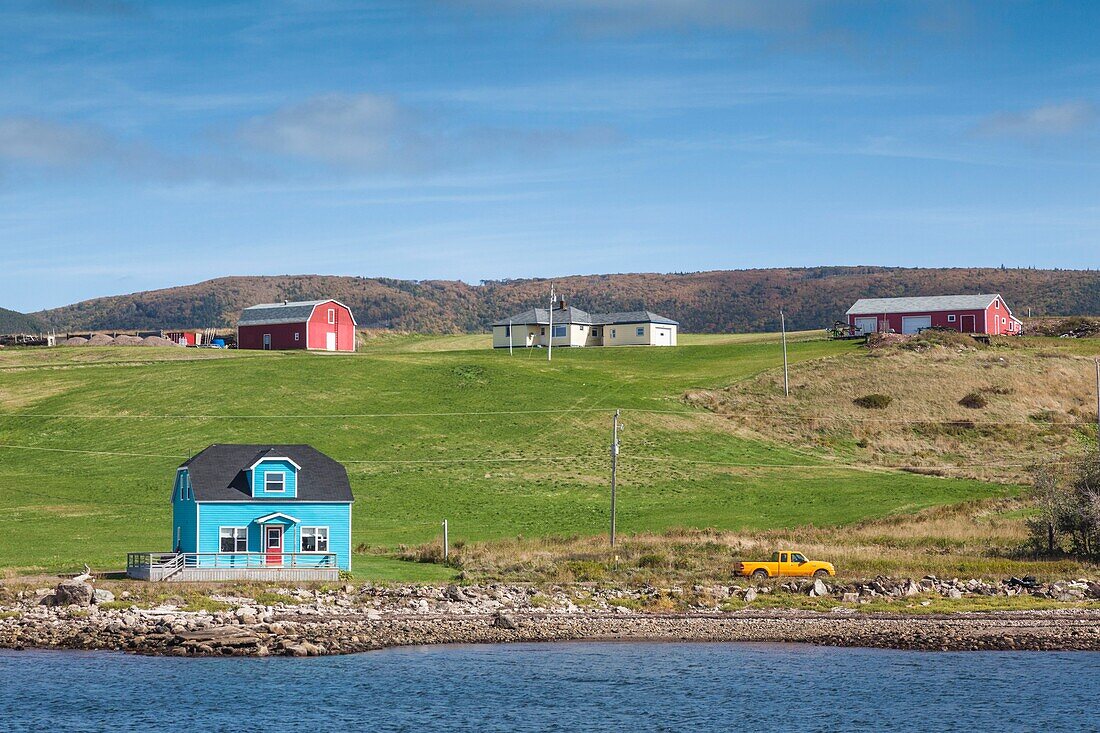 Kanada, Neuschottland, Grand Etang, Häuser entlang des Hafens