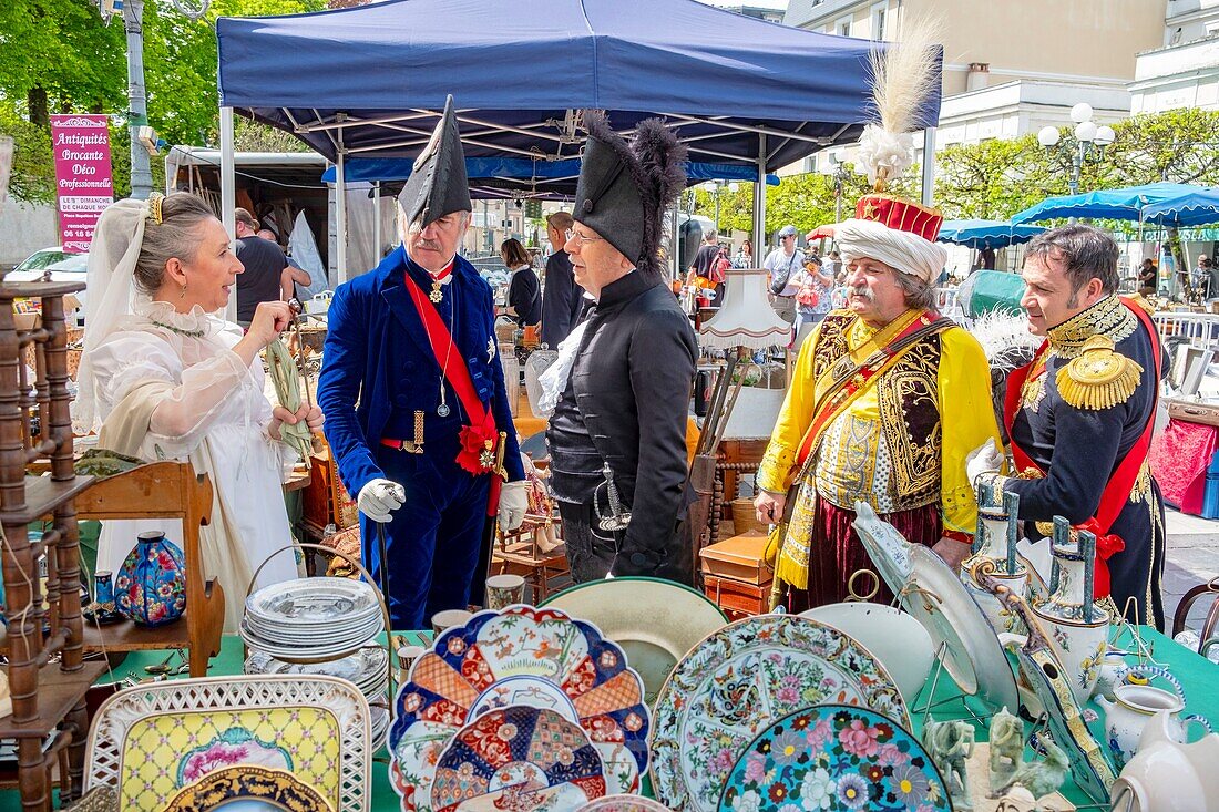 France, Seine et Marne, Fontainebleau, flea market in the city center