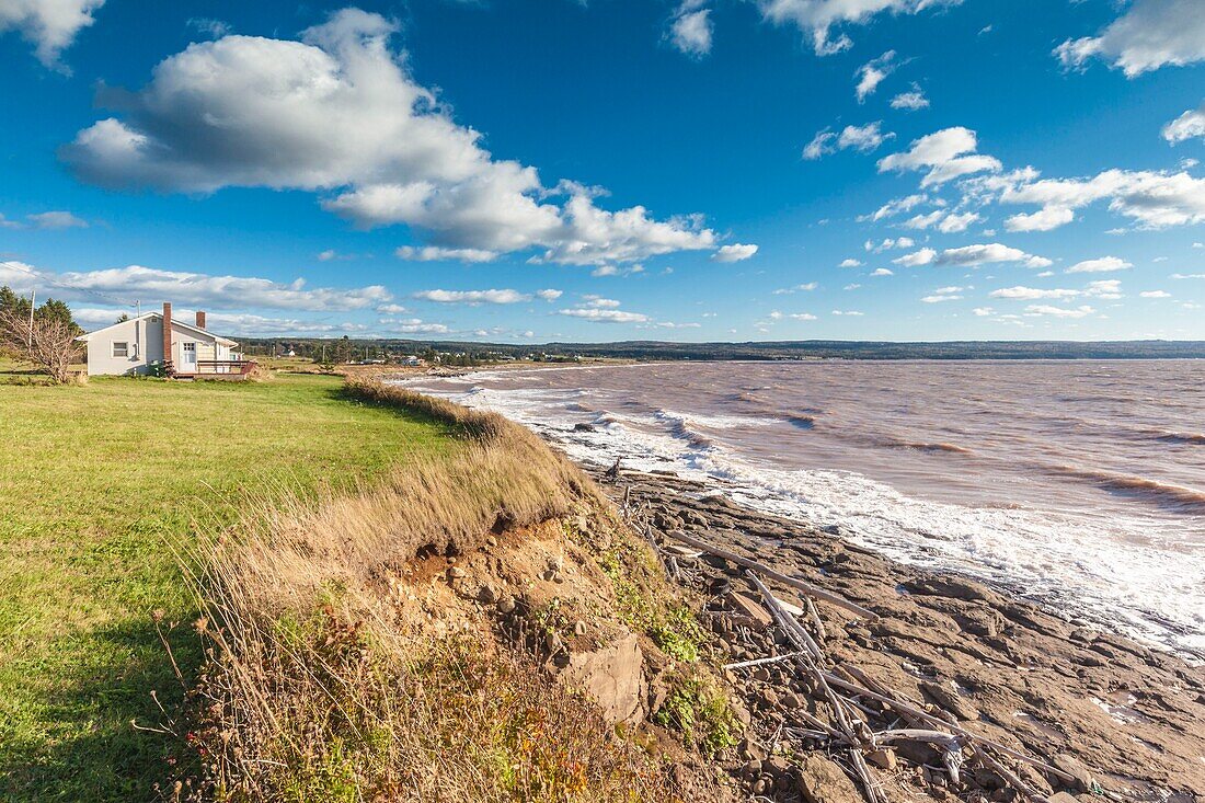 Canada, Nova Scotia, Blomidon Peninsula, Scotts Bay, house and shore, Cape Split