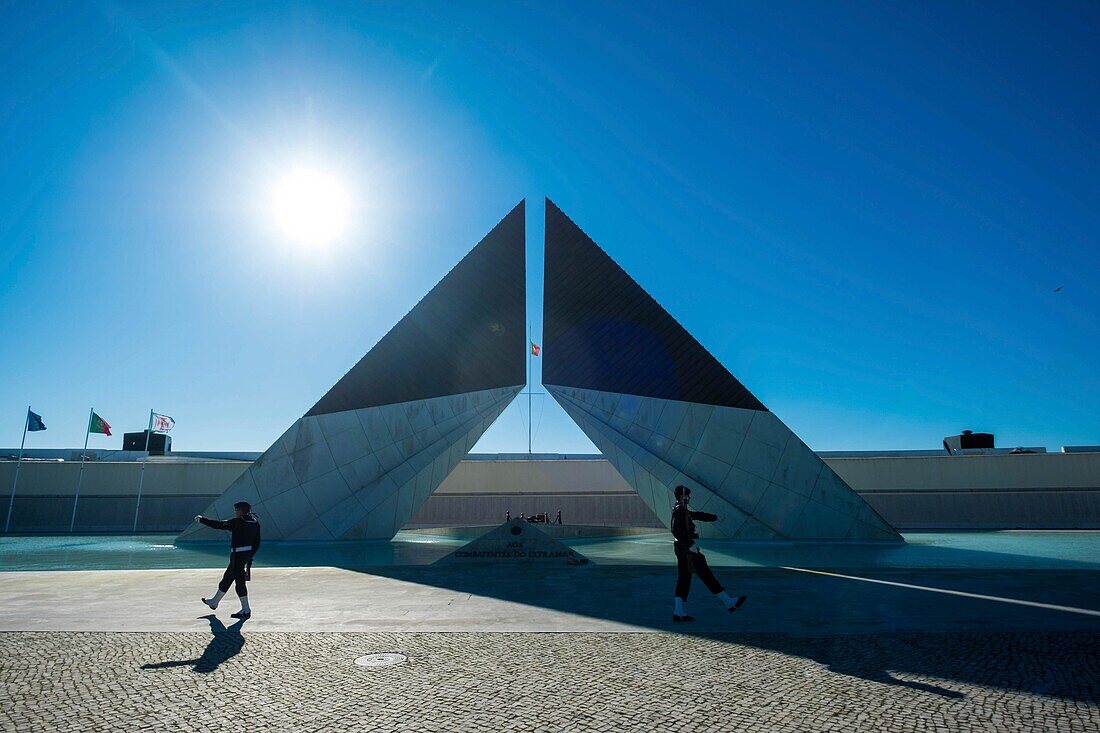 Portugal, Lisbonne, Overseas Troops Monument, Changing of the Guard