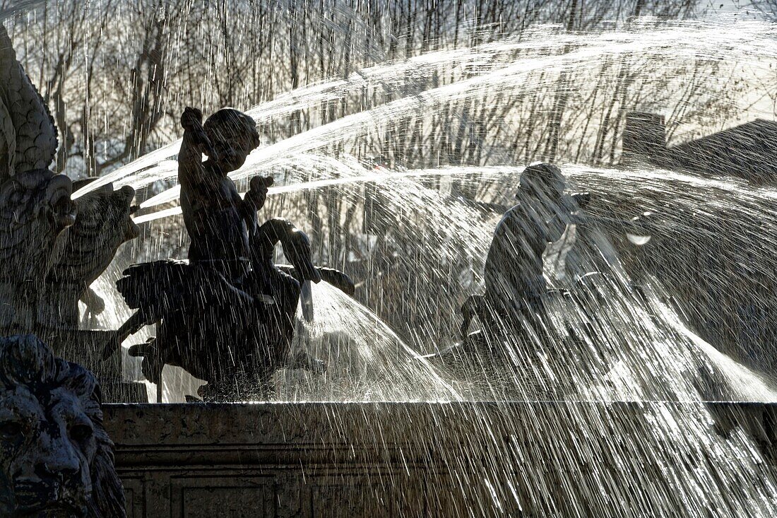 Frankreich, Bouches du Rhone, Aix en Provence, der Rotonda-Platz und Brunnen, La Rotonde-Brunnen