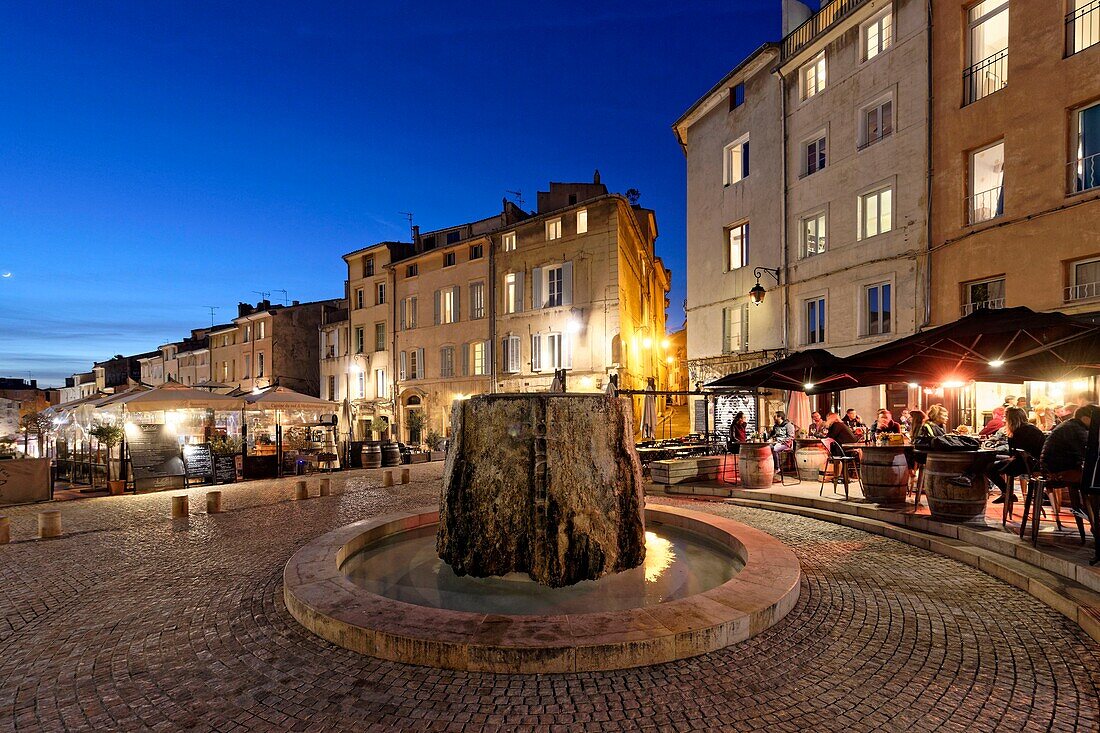 Frankreich, Bouches du Rhone, Aix en Provence, Forum des Cardeurs und Cardeurs-Brunnen