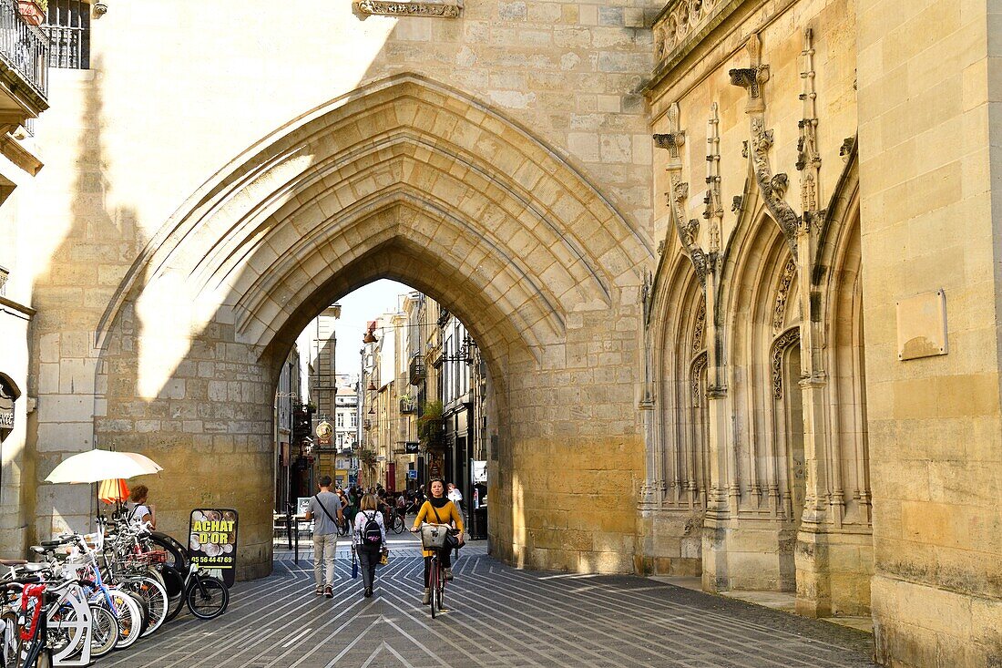 France, Gironde, Bordeaux, district a World Heritage Site by UNESCO, district of Saint Peter, 15th century Gothic Cailhau gate