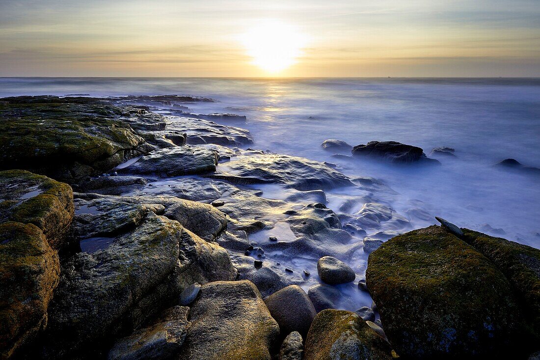 France, Finistere, Iroise Sea, Iles du Ponant, Parc Naturel Regional d'Armorique (Armorica Regional Natural Park), Ile de Sein, labelled Les Plus Beaux de France (The Most Beautiful Village of France), coucher de soleil sur les rochers à l'ouest de l'île