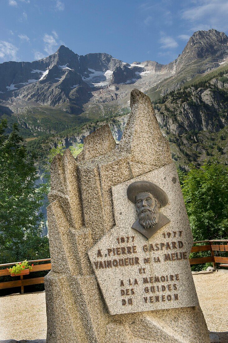 Frankreich, Isere, Oisans-Massiv, Nationalpark, Saint Christophe en Oisans, auf dem Friedhof die Stele von Pierre Gaspard, Gewinner des Meije