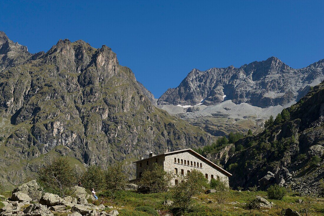 France, Hautes Alpes, massif of Oisans, National Park, Valgaudemar, Gioberney refuge in its circus and Mount Gioberney (3351m)