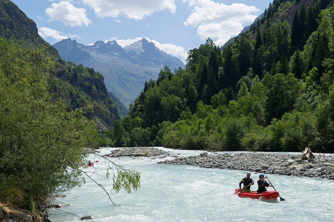 France, Isere, massif of Oisans, National Park, Saint Christophe en Oisans, canoe on the Vénéon towards the cascade of the Pisse and the head of Fetoules (3459m)