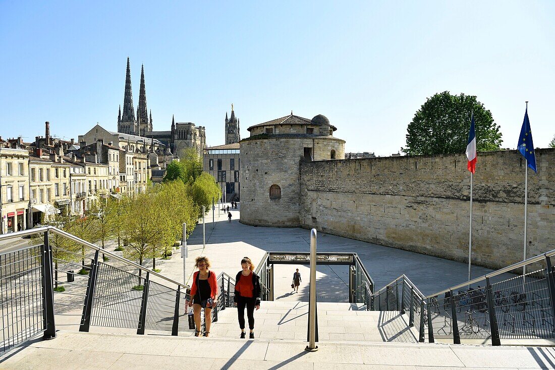 Frankreich, Gironde, Bordeaux, von der UNESCO zum Weltkulturerbe erklärtes Gebiet, Rathausviertel, Schloss Ha, Kathedrale Saint-André und Pey-Berland-Turm, der Glockenturm der Kathedrale Saint-André