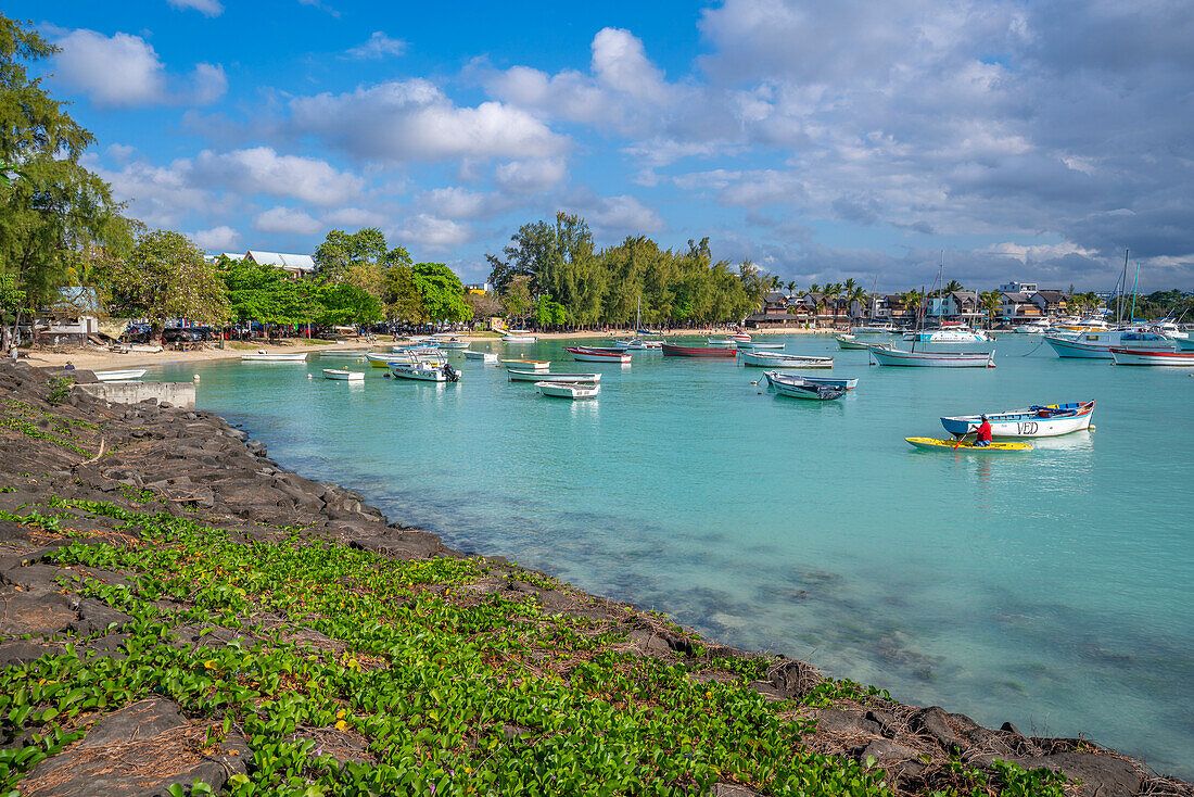 View of Grand Baie and turquoise Indian Ocean on sunny day, Mauritius, Indian Ocean, Africa