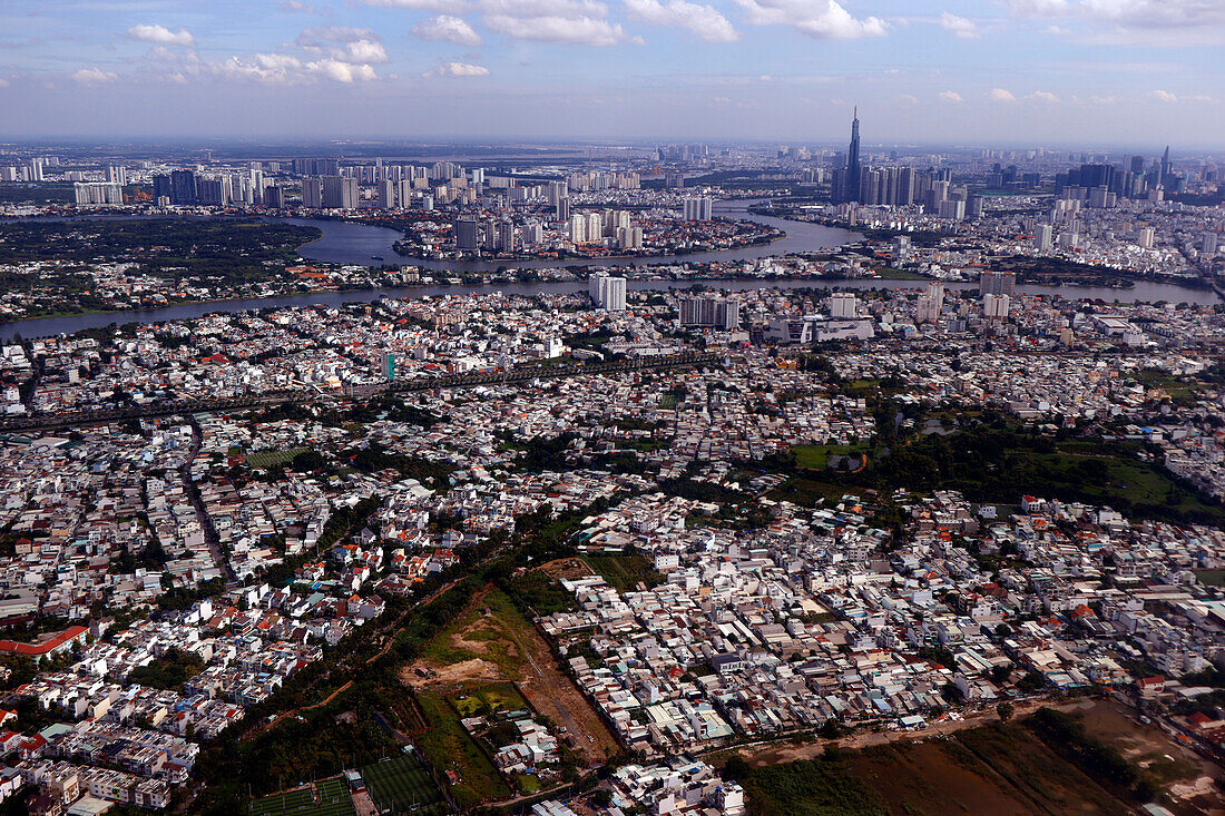 Luftaufnahme von Ho-Chi-Minh-Stadt und dem Saigon-Fluss, Ho-Chi-Minh-Stadt, Vietnam, Indochina, Südostasien, Asien.