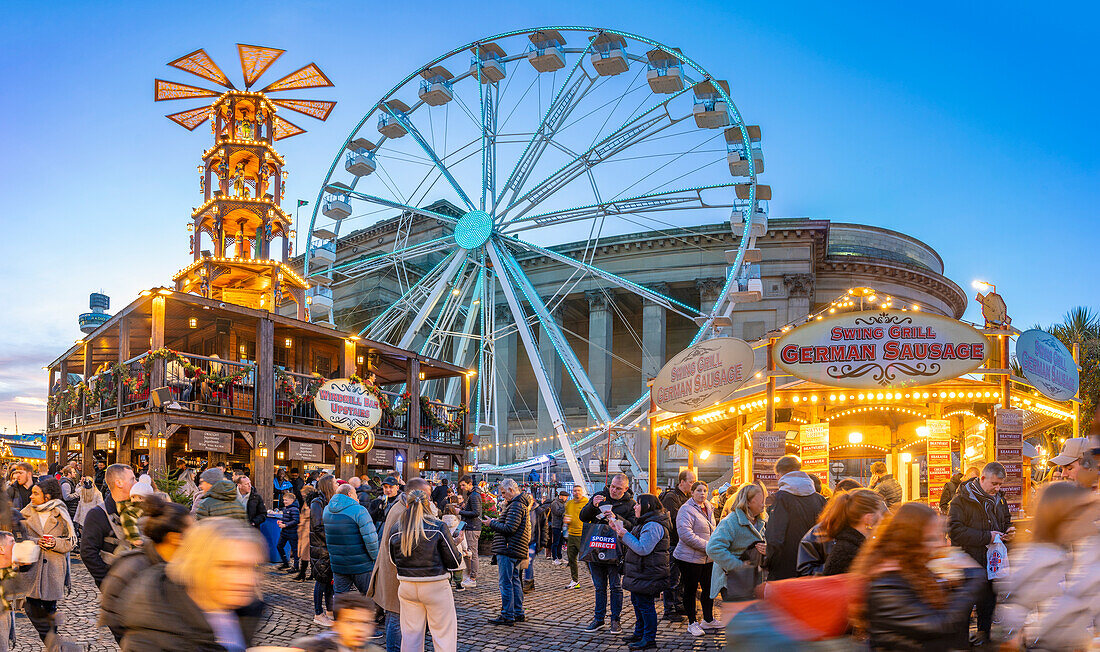 View of ferris wheel and Christmas Market, St. Georges Hall, Liverpool City Centre, Liverpool, Merseyside, England, United Kingdom, Europe