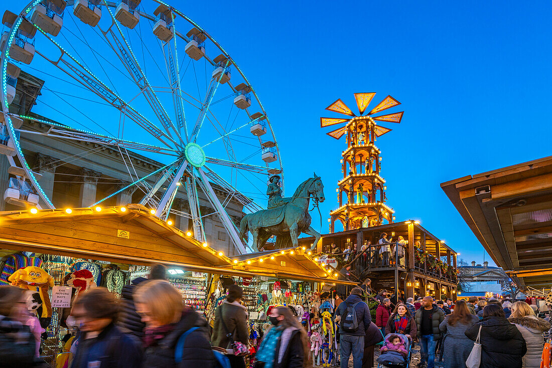 View of ferris wheel and Christmas Market, St. Georges Hall, Liverpool City Centre, Liverpool, Merseyside, England, United Kingdom, Europe