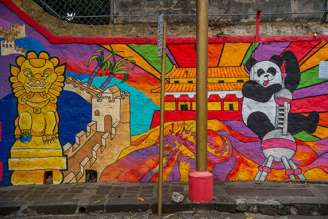 Blick auf Wandkunst in der chinesischen Botschaft, Chinatown, Port Louis, Mauritius, Indischer Ozean, Afrika