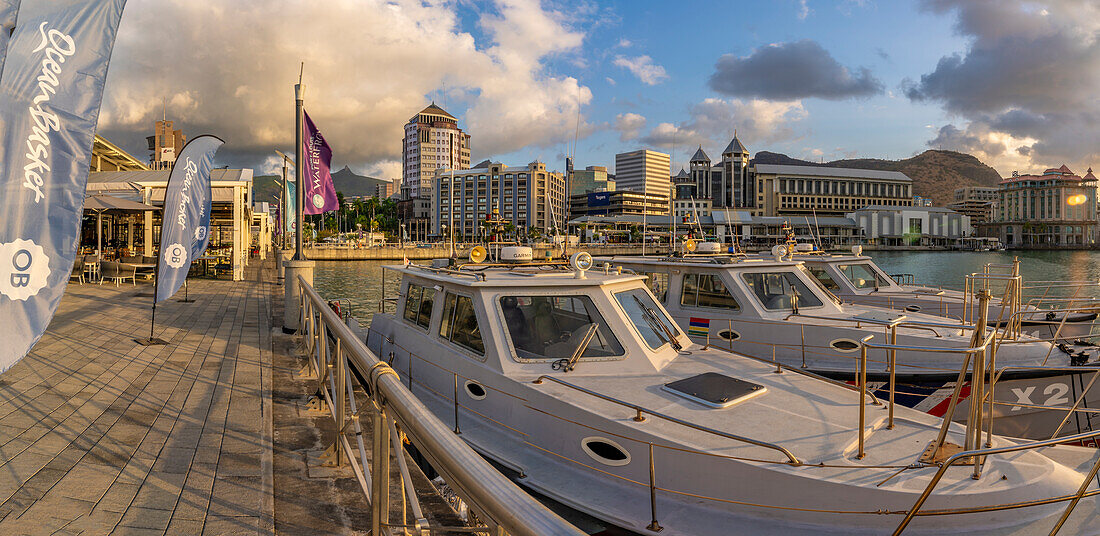 Blick auf die Caudan Waterfront in Port Louis, Port Louis, Mauritius, Indischer Ozean, Afrika