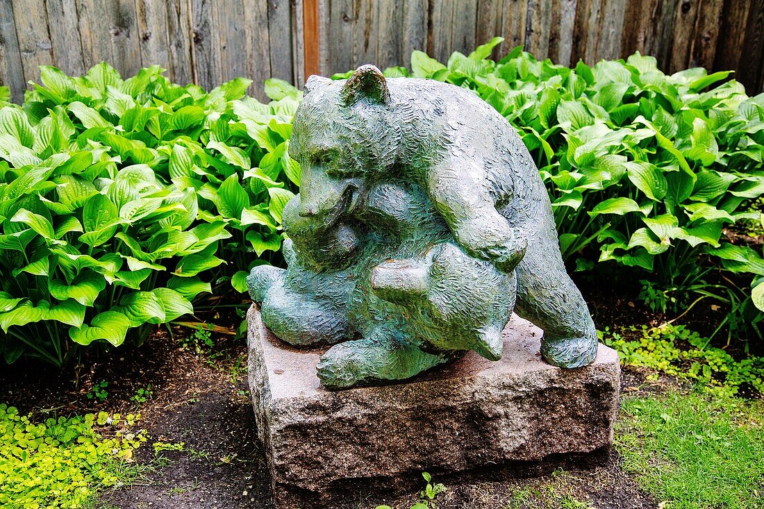 Leo Mol bear sculpture in the Leo Mol Sculpture Garden in Assiniboine Park, Winnipeg, Manitoba, Canada, North America