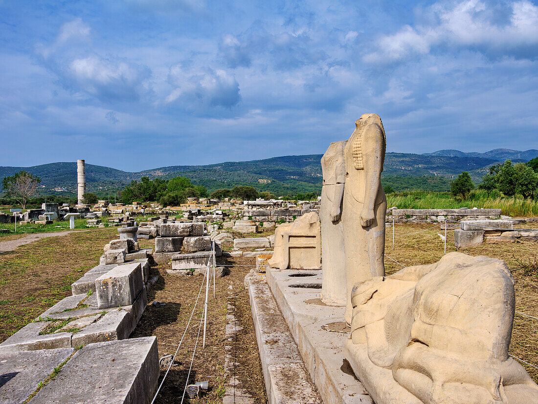 Skulpturen der Geneleos-Gruppe, Heiliger Weg, Heraion von Samos, UNESCO-Weltkulturerbe, Ireo, Insel Samos, Nord-Ägäis, Griechische Inseln, Griechenland, Europa