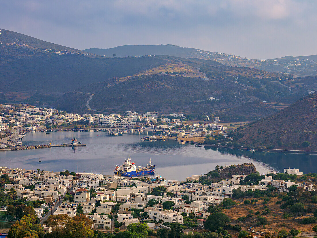 Skala Hafen, Blick von oben, Insel Patmos, Dodekanes, Griechische Inseln, Griechenland, Europa
