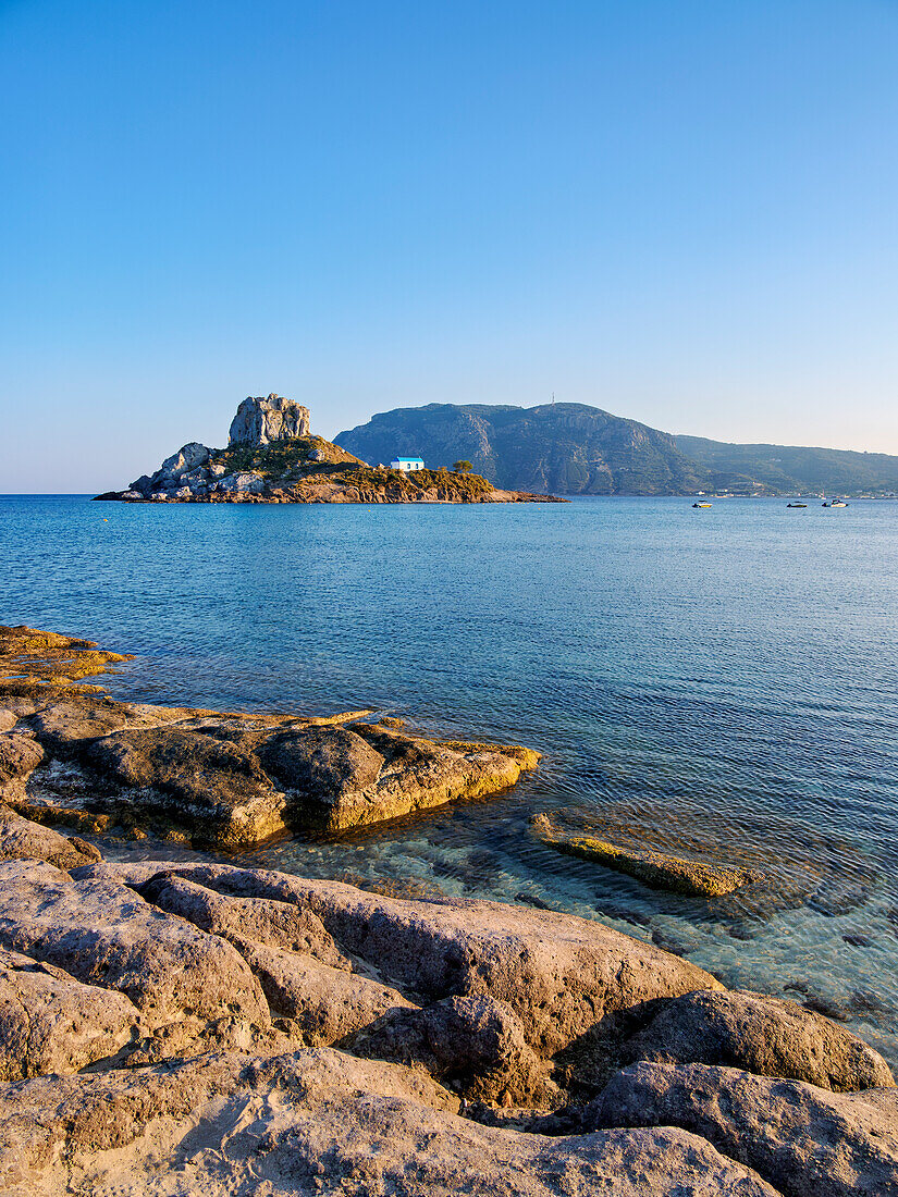 Insel Kastri vom Agios Stefanos Strand aus gesehen, Kamari Bucht, Insel Kos, Dodekanes, Griechische Inseln, Griechenland, Europa