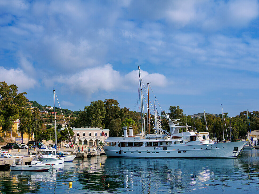 Hafen in Lakki Stadt, Insel Leros, Dodekanes, Griechische Inseln, Griechenland, Europa