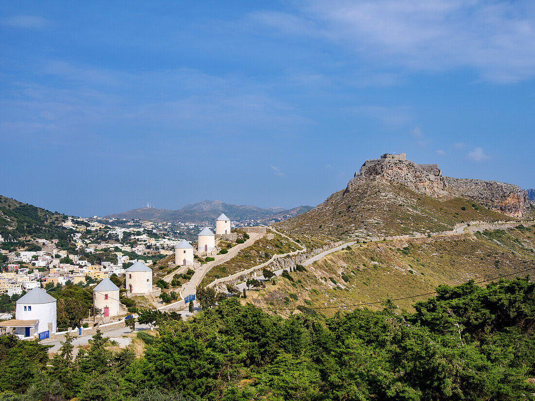 Mittelalterliche Burg und Windmühlen von Pandeli, Insel Leros, Dodekanes, Griechische Inseln, Griechenland, Europa