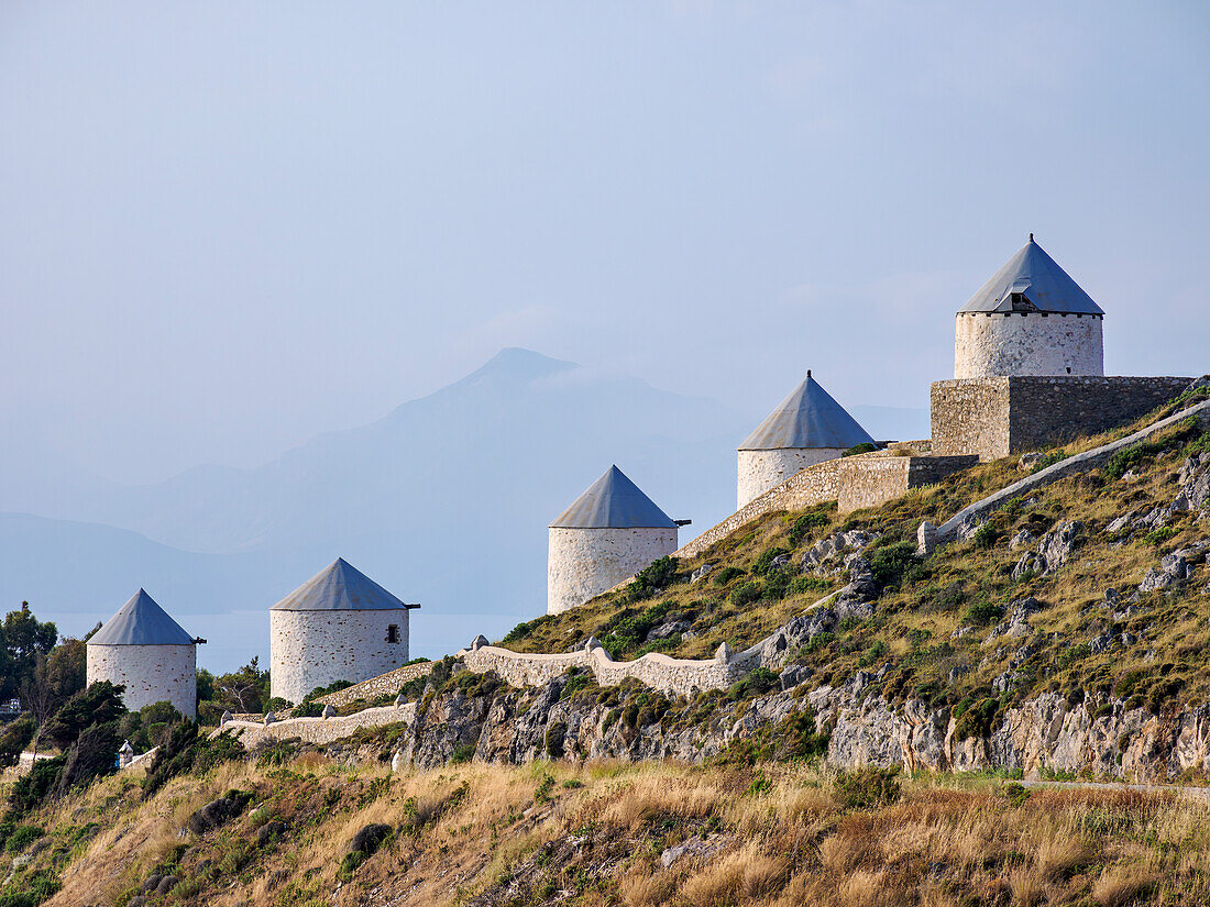 Windmühlen von Pandeli, Insel Leros, Dodekanes, Griechische Inseln, Griechenland, Europa