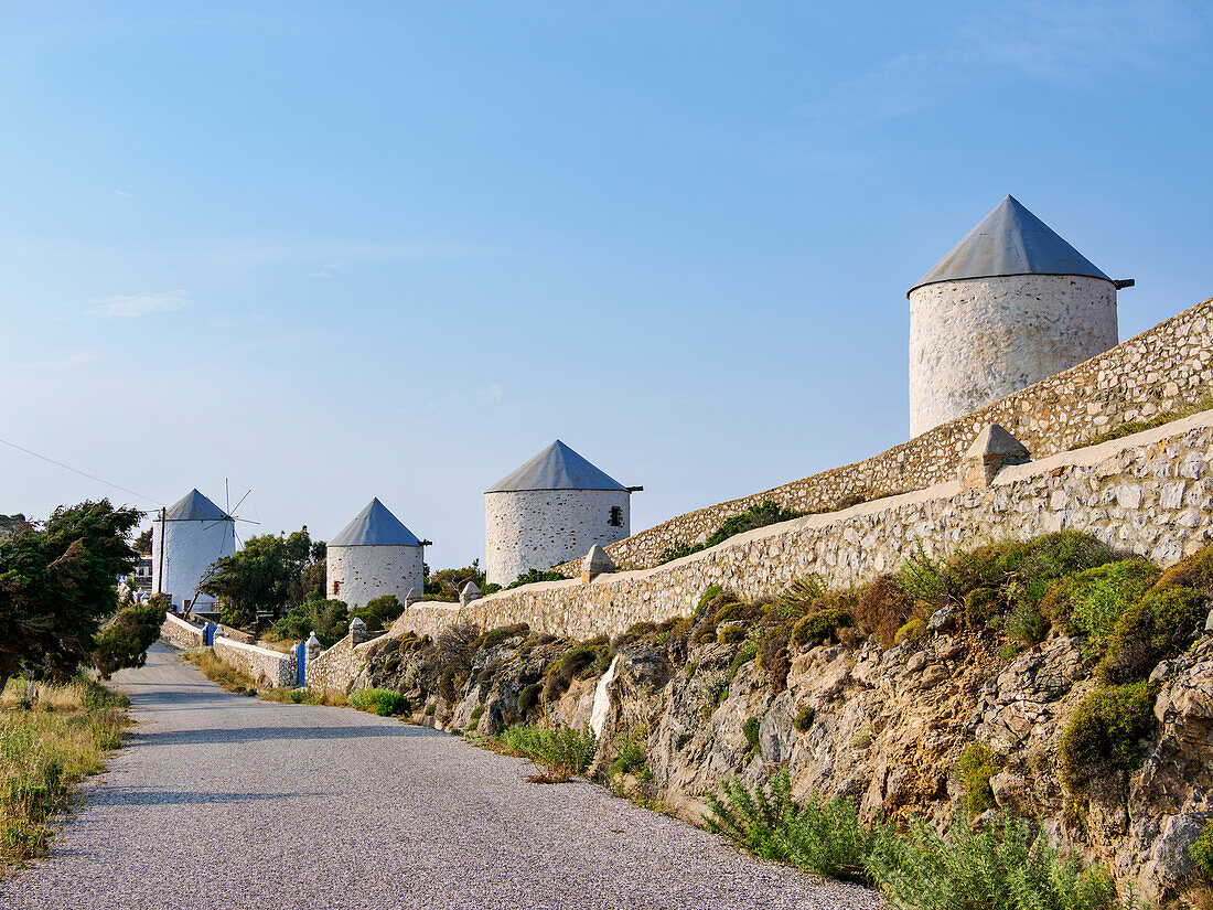 Windmühlen von Pandeli, Insel Leros, Dodekanes, Griechische Inseln, Griechenland, Europa