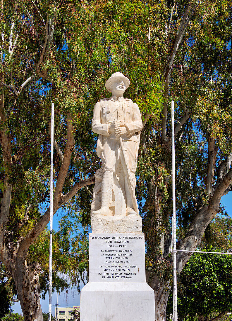 Statue of Unknown Soldier, City of Heraklion, Crete, Greek Islands, Greece, Europe