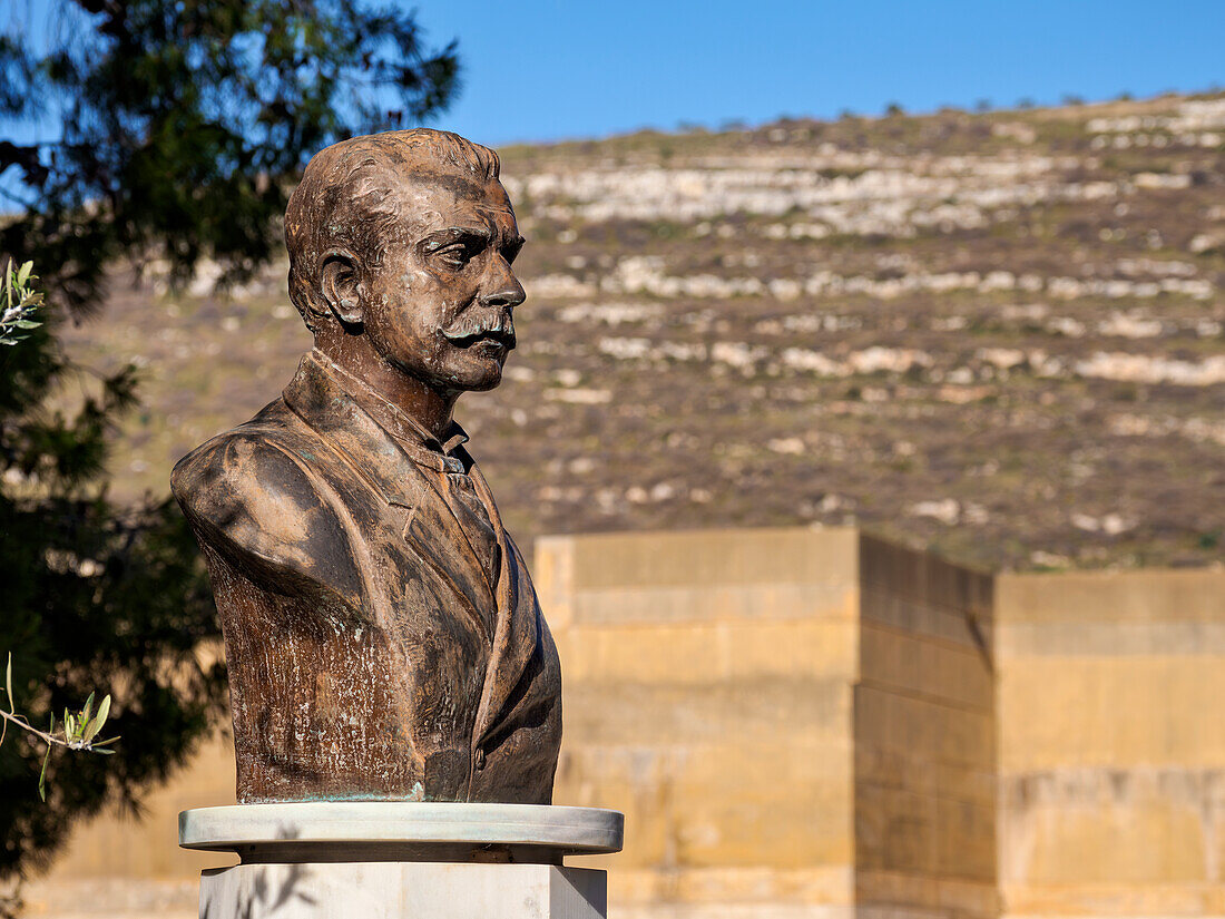 Statue of Minos Kalokairinos at the Palace of Minos, Knossos, Heraklion Region, Crete, Greek Islands, Greece, Europe