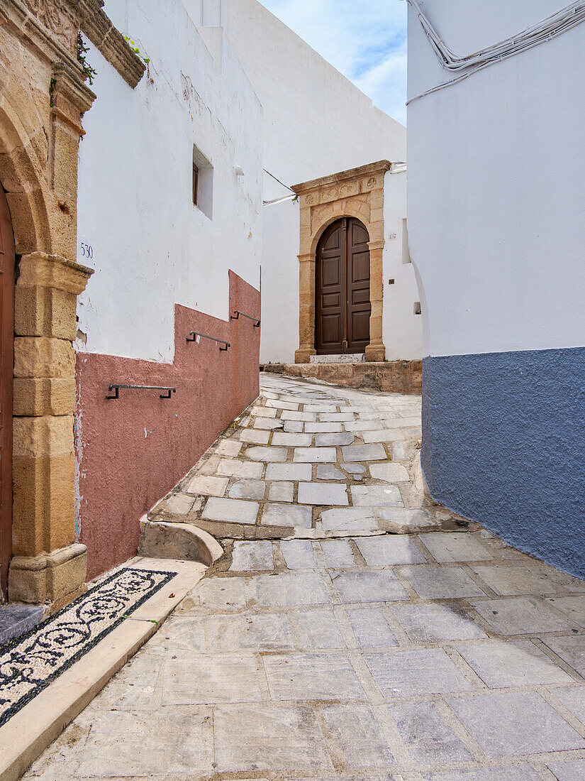 Straße des Dorfes Lindos, Insel Rhodos, Dodekanes, Griechische Inseln, Griechenland, Europa