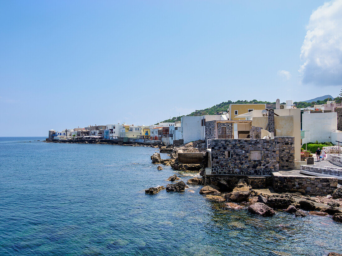 Uferpromenade von Mandraki, Insel Nisyros, Dodekanes, Griechische Inseln, Griechenland, Europa