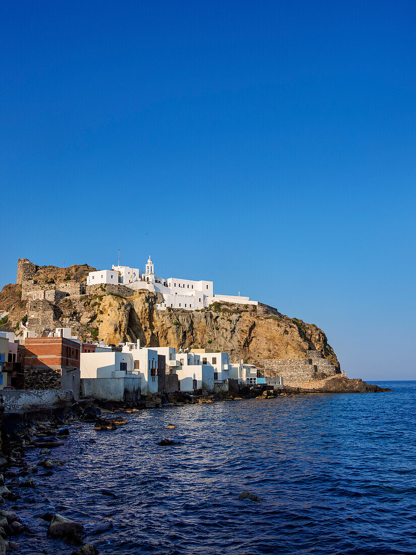 Blick auf das Kloster Panagia Spiliani, Selige Jungfrau Maria der Höhle, Mandraki, Insel Nisyros, Dodekanes, Griechische Inseln, Griechenland, Europa