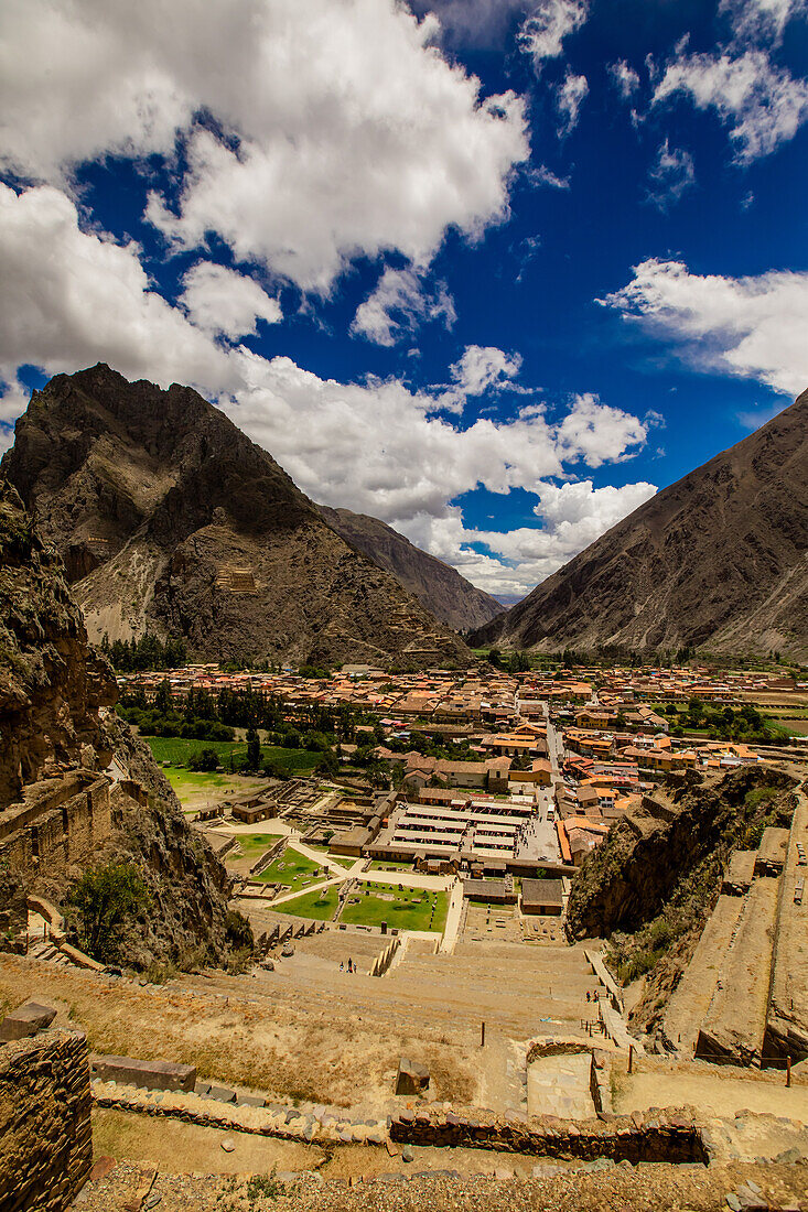 Hohe Ansicht von Ollantaytambo, Peru, Südamerika