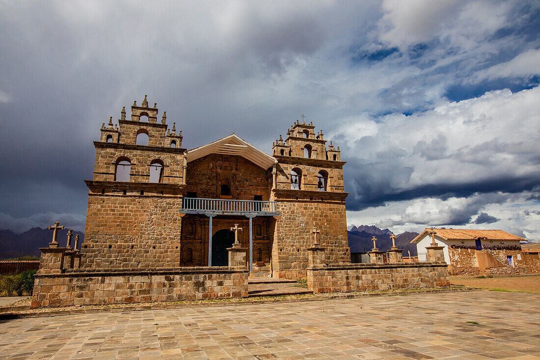 Kirchlicher Innenhof, Ollantaytambo, Peru, Südamerika