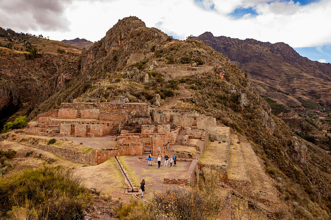 Pisaq-Ruinen aus der Ferne, Heiliges Tal, Peru, Südamerika