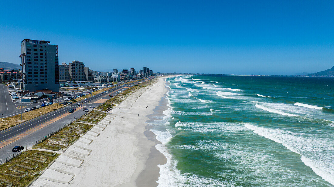 Luftaufnahme von Bloubergstrand Beach, Tafelbucht, Kapstadt, Südafrika, Afrika