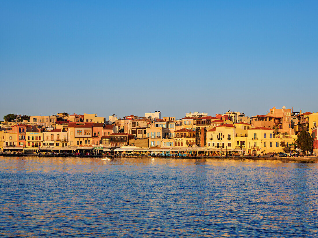 Altstadt am Wasser bei Sonnenaufgang, Stadt Chania, Kreta, Griechische Inseln, Griechenland, Europa